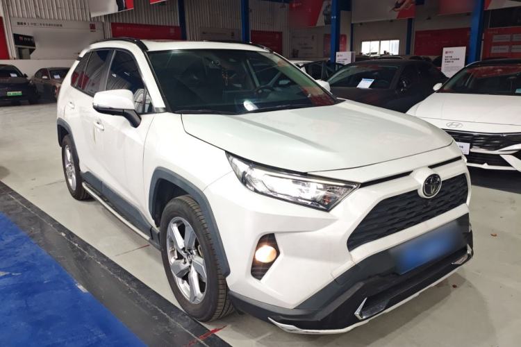 Used Toyota RAV4 2021 2.0L CVT Two-Wheel Drive Fashion Edition Front Right 45 Deg