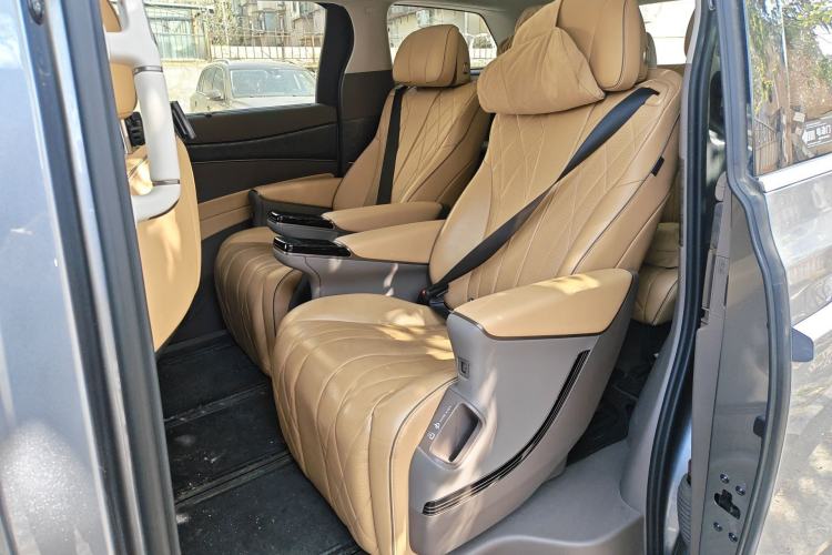 Used Denza D9 2022 DM-i 1040 Prestige Model