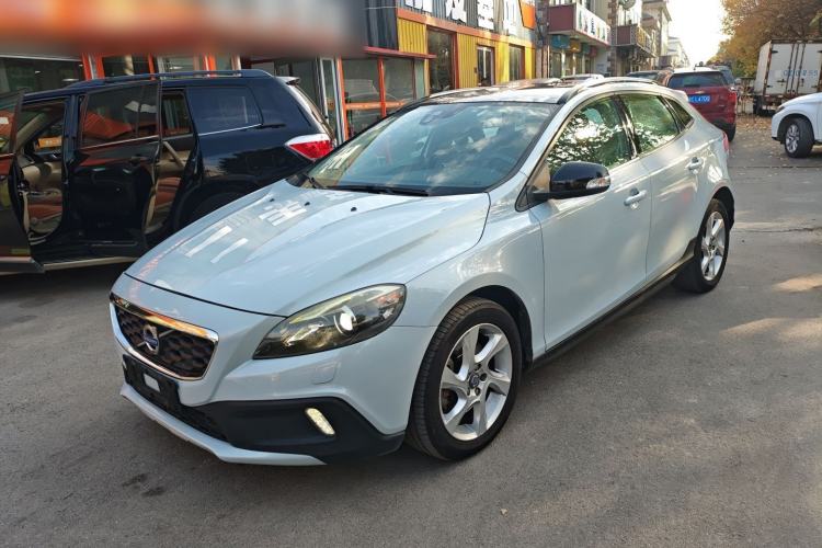 Used Volvo V40 2015 Cross Country 2.0T Zhiyi Edition