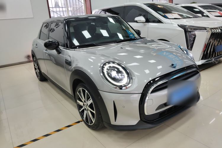 Used MINI MINI 2023 Updated 1.5T COOPER Artist Five-Door Edition
