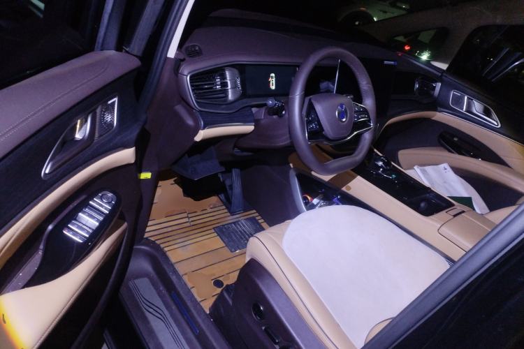 Used Denza D9 2024 DM-i 980 Four-Wheel Drive Flagship Model
