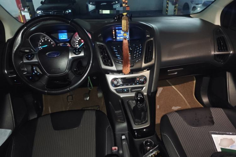 Used Ford Focus 2012 Sedan 1.6L Manual Fashion Edition
