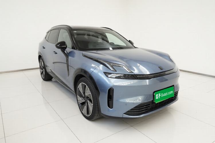 Used Lynk & Co 08 EM-P 2025 220 km All-Wheel-Drive Performance Halo Exterior 1