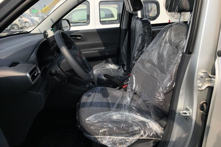 Used Wuling Hongguang New Energy 2024 All-Electric Model 300KM Standard Version Left Front Seat