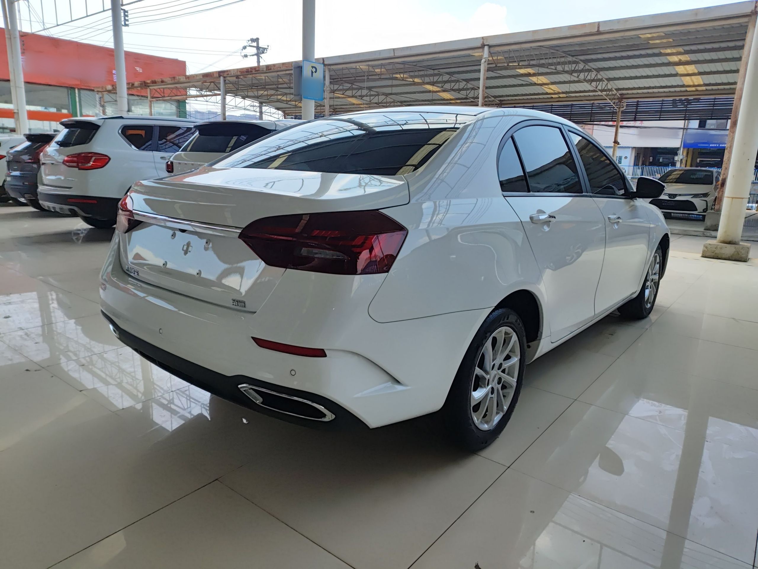 Geely Auto Emgrand 2021 UP 1.5L CVT Luxury Model — снимка 4