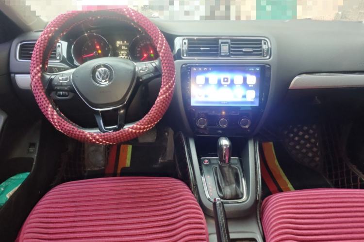 Used Volkswagen Sagitar 2017 1.6L Automatic Comfort Model Center Console