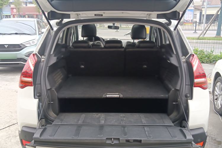 Used Peugeot 3008 2015 2.0L Automatic Classic Edition Trunk