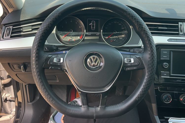 Used Volkswagen Magotan 2018 330TSI DSG Advanced Model Steering Wheel