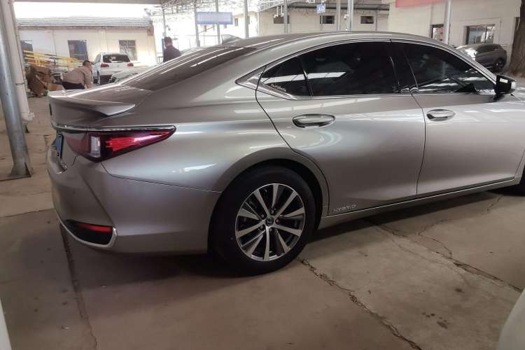 Used Lexus ES 2018 300h Premier Edition China V Standard
