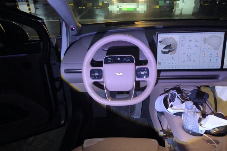 Used Li Auto i6 2025 Model Four-Wheel-Drive Standard Type
