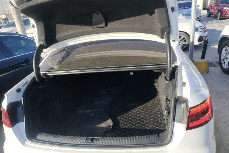 Used Audi A4L 2018 30th Anniversary Edition 40 TFSI Fashion Model
