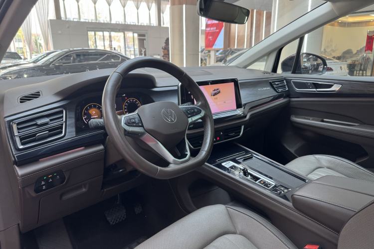 Used Volkswagen Viloran 2022 330TSI Luxury Edition Left Front Seat