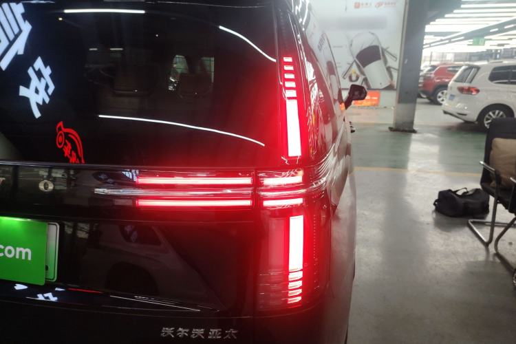 Used Volvo EM90 2025 Ultra Six-Seater