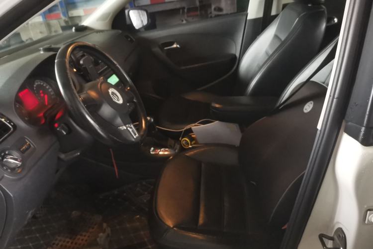 Used Volkswagen Polo 2013 1.6L Automatic Luxury Edition Left Front Seat