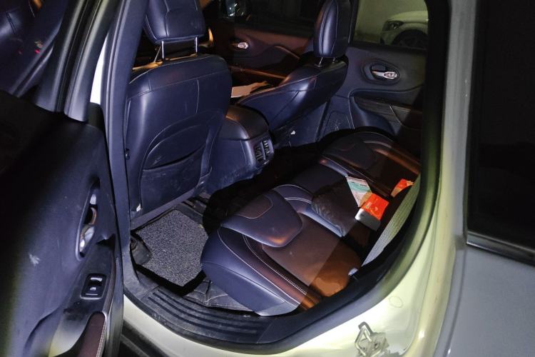 Used Jeep Cherokee 2016 2.4L Leading Edition
