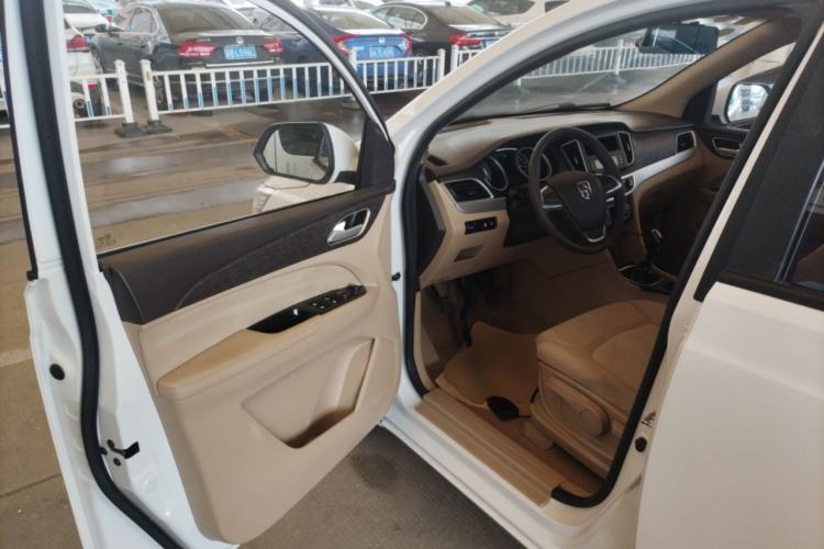 Used Baojun 730 2019 1.5L Manual Value Edition 7 Seats China VI Emission Standard Driver Seat