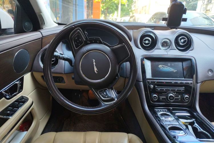 Used Jaguar XJ 2014 XJL 2.0T Two-Wheel-Drive Elegant Business Edition
