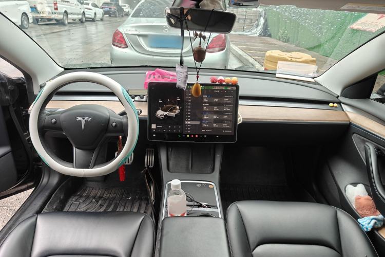 Used Tesla Model 3 2021 Revised Version II – Performance High-Performance All-Wheel-Drive Edition Center Console