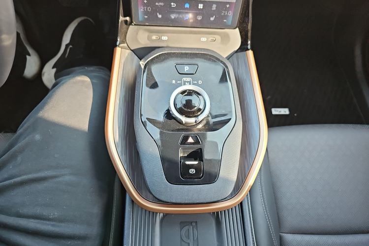 Used Toyota bZ3 2023 616 km Long-Range Premium Gear Lever