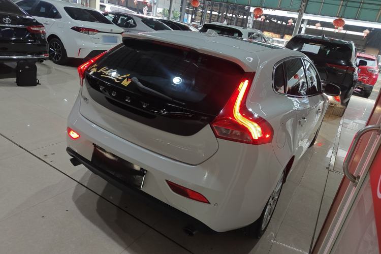 Used Volvo V40 2015 1.6T Zhiyi Edition