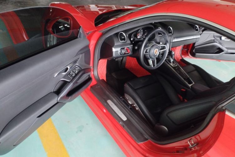 Used Porsche 718 2018 Cayman 2.0T
