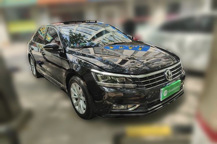 Used Volkswagen Passat 2017 330TSI DSG Luxury Edition Front Right 45 Deg