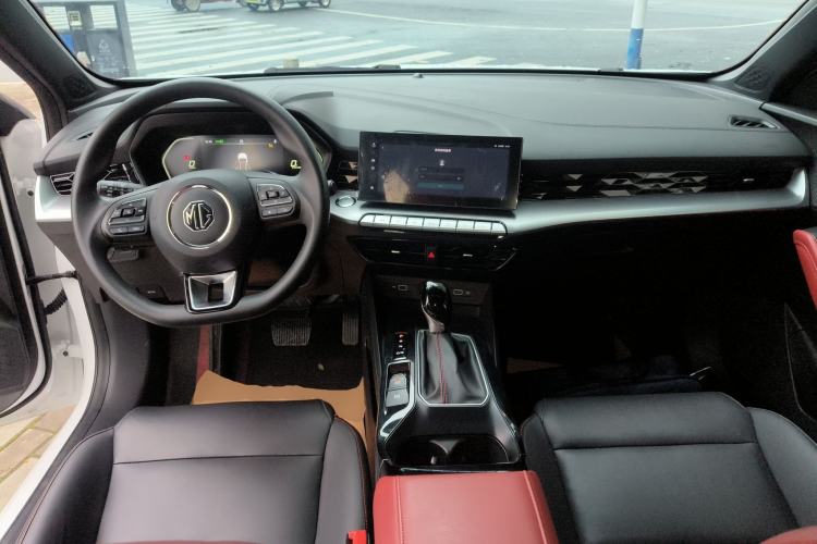 Used MG 5 2023 180 DVVT CVT Luxury Edition Center Console