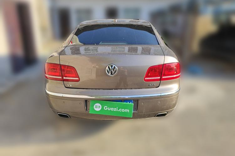 Used Volkswagen Phaeton 2011 4.2L V8 4-seat Extended-Range Individual Edition Rear