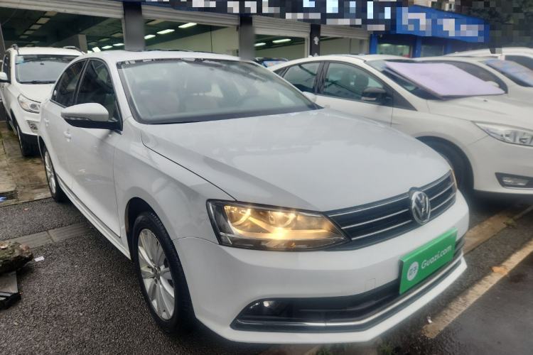 Used Volkswagen Sagitar 2015 1.6L Manual Comfort Model Front Right 45 Deg