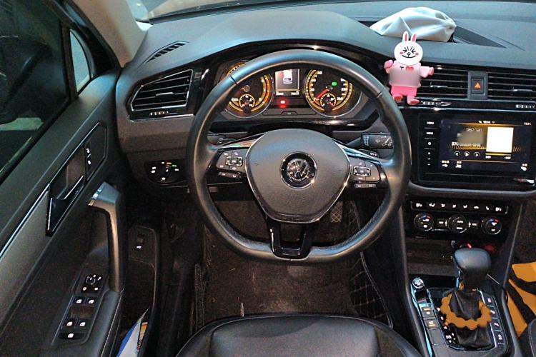 Used Volkswagen Tiguan L 2020 330TSI Automatic Two-Wheel Drive Smart Luxury Edition China VI Standard Steering Wheel