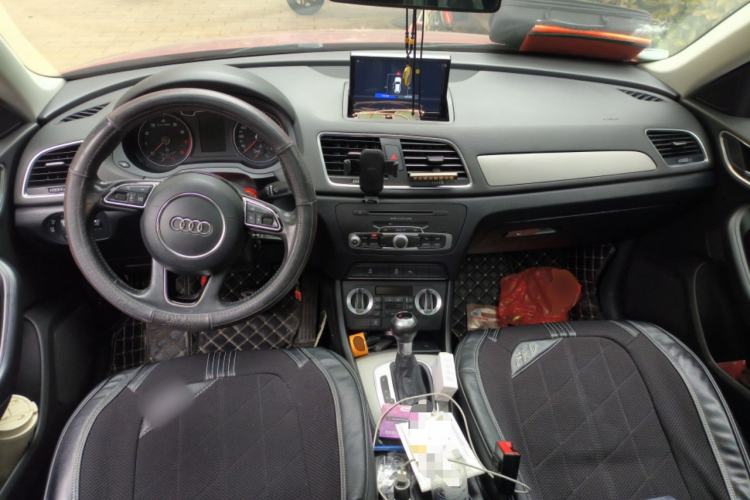 Used Audi Q3 2013 35 TFSI Ambition Edition Center Console