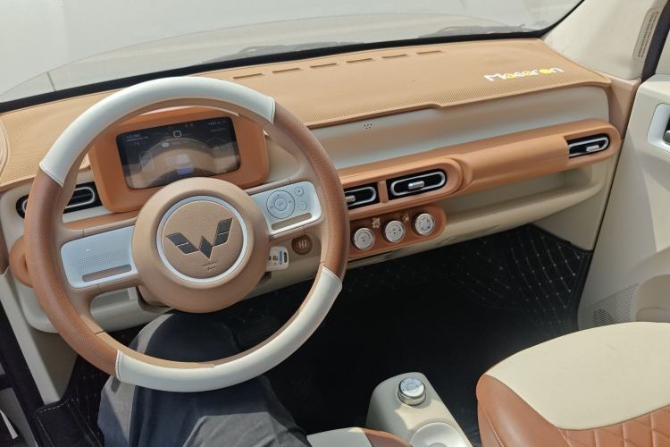 Used Wuling Hongguang MINIEV 2024 3rd Generation 215km Youth Edition Center Console