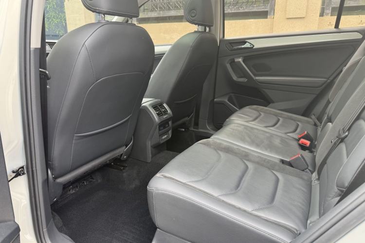 Used Volkswagen Tiguan L 2019 330TSI Automatic Two-Wheel Drive Smart Luxury Version China VI Standard
