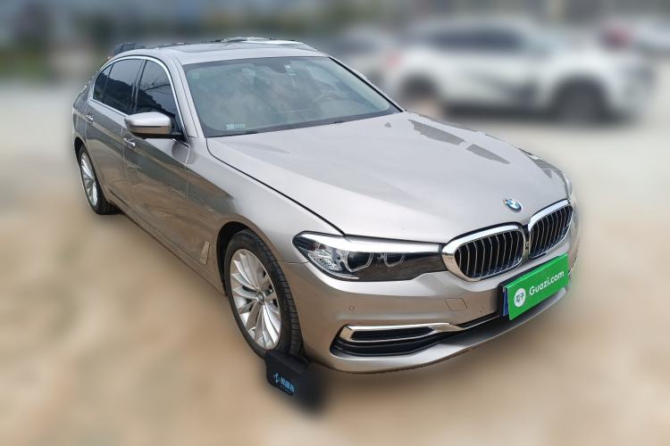 Used BMW 5 Series 2019 Facelifted 530Li Leading Edition Luxury Package Front Right 45 Deg