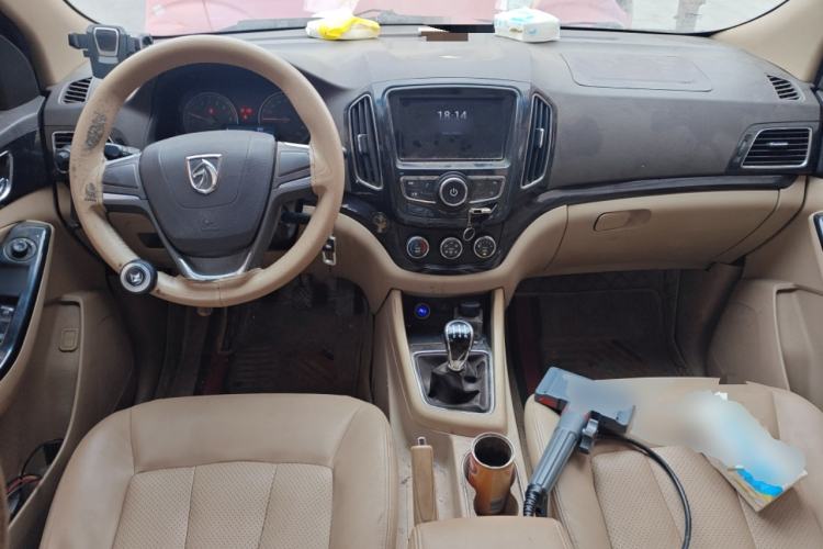 Used Baojun 730 2014 1.5L manual Comfort version 7 seats
