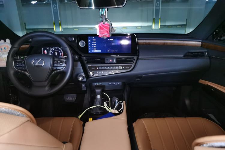 Used Lexus ES 2024 200 Premium Edition Center Console