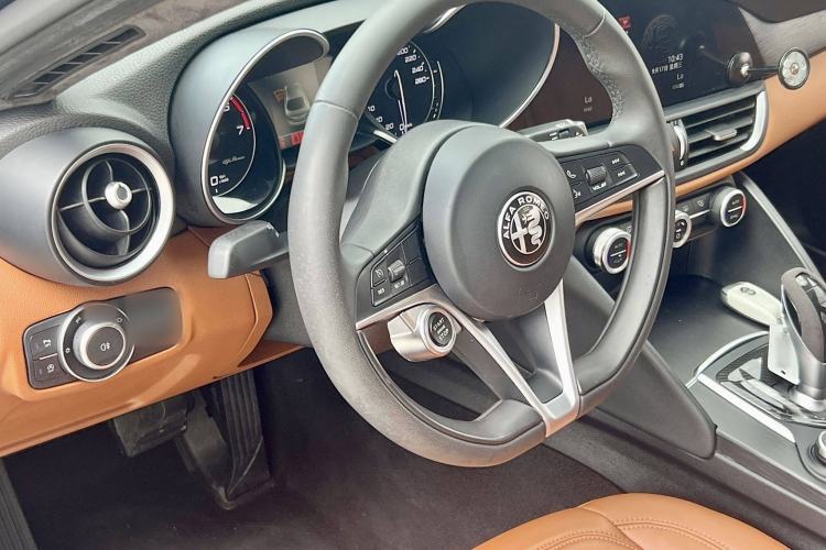 Used Alfa Romeo Giulia 2017 2.0T 200HP Elite Edition
