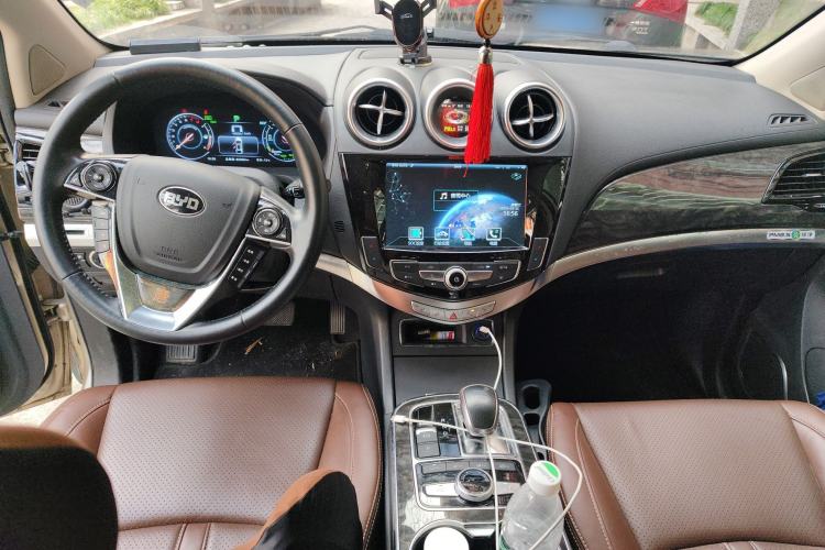 Used BYD Tang New Energy 2015 2.0T Four-Wheel-Drive Flagship Model Center Console