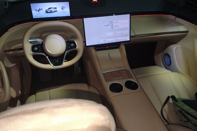 Used Hima Luxeed R7 2025 Extended-Range 251km Pro Center Console