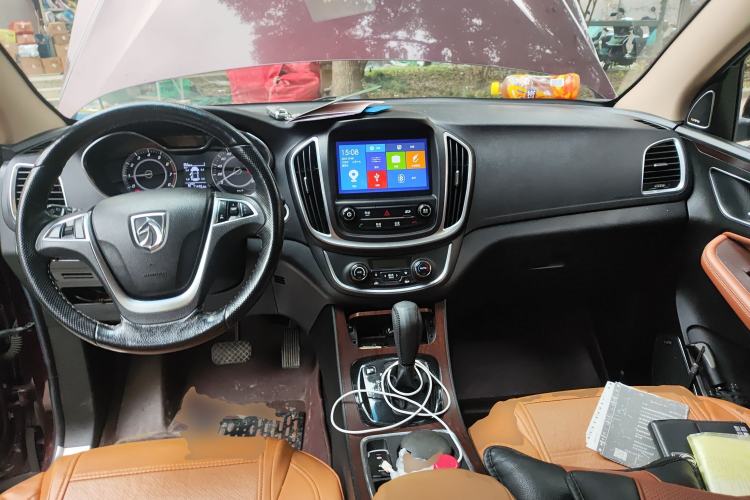Used Baojun 560 2017 Rhythmic Edition 1.8L iAMT Prestige Model Center Console