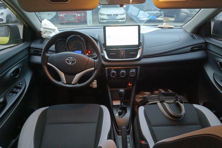 Used Toyota YARiS L Zhi Xuan 2020 1.5L CVT Leading Edition Center Console