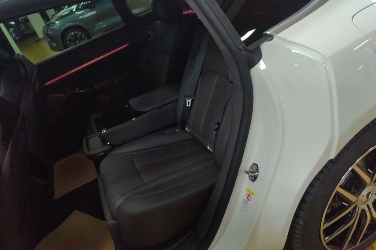 Used Denza Z9 2024 1100 km Four-Wheel Drive Max Version
