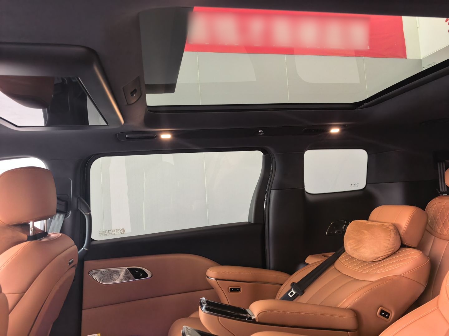 Hongqi HQ9 PHEV 2026 Model 2.0T Four-Wheel Drive Luxury Edition — снимка 16