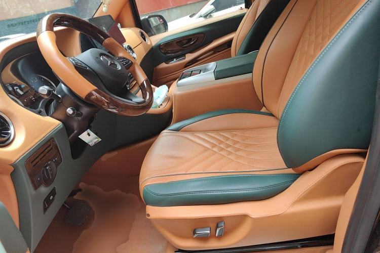 Used Mercedes-Benz Vito 2023 2.0T Elite Version 7 Seats Left Front Seat