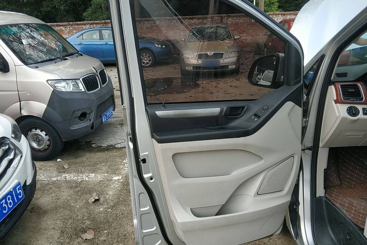 Used SAIC MAXUS G10 2016 2.0T Automatic Elite Edition
