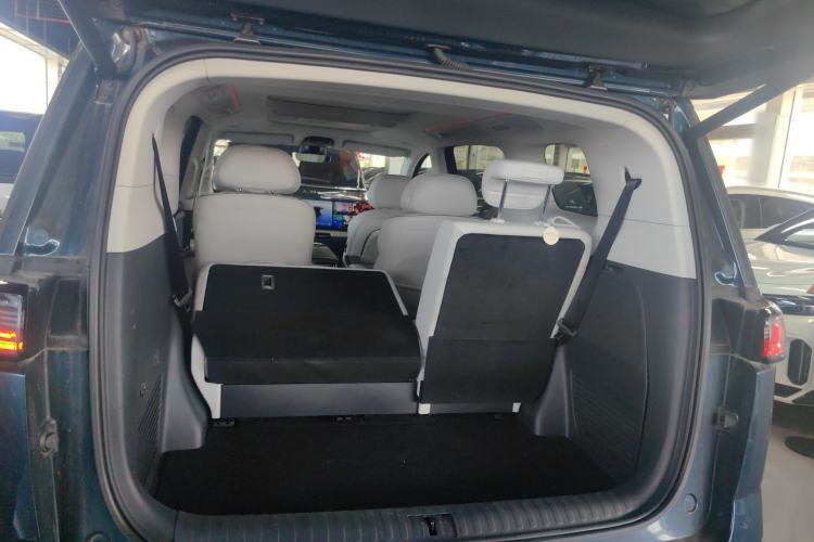 Used VOYAH Dream 2025 PHEV Four-Wheel-Drive Flagship Kunpeng Edition Trunk