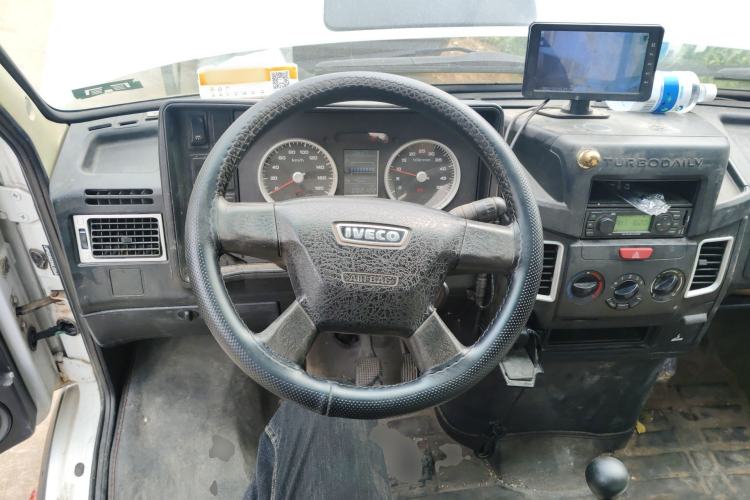 Used Iveco Daily 2017 2.5T A35 Passenger Van 5-7 Seats Model 47Z5
