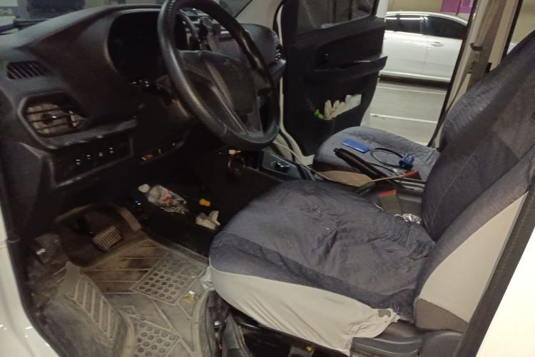 Used Chana Ruixing EM80 2025 Wealth Edition Passenger Version Comfortable Model 6 Seats 300km Side-Hinged Doors