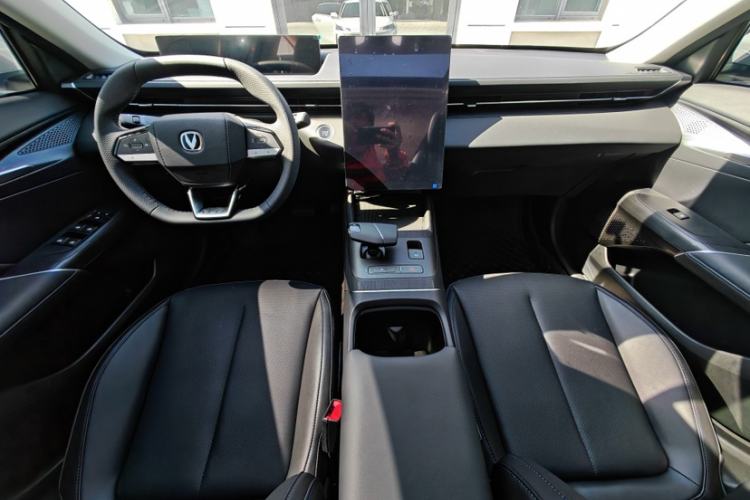 Used CHANGAN Eado 2025 Blue Whale 1.5T 500Bar Prestige Model Interior 1