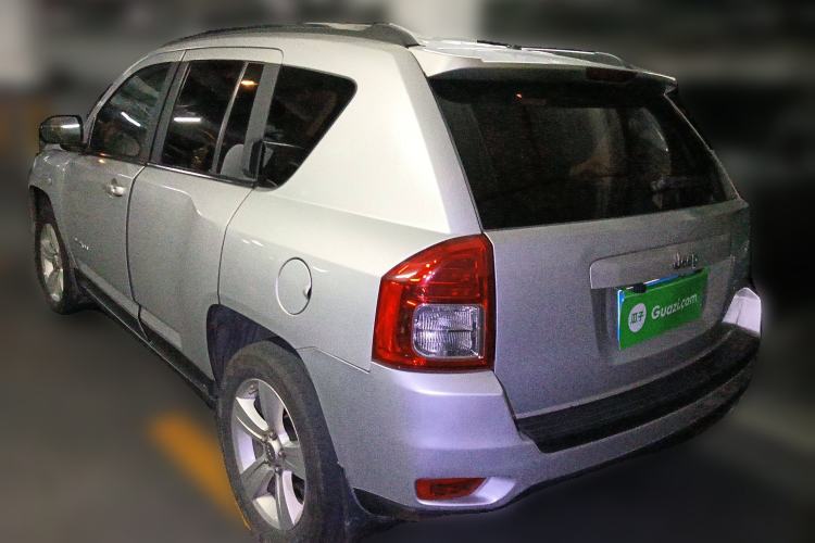 Used Jeep Compass 2011 2.0L two-wheel drive sport version
